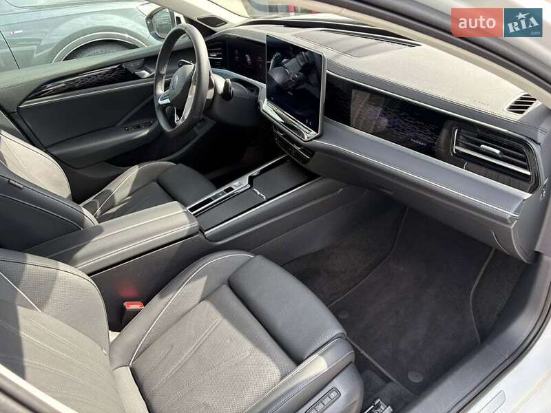 Універсал Volkswagen Passat 2024 в Івано-Франківську