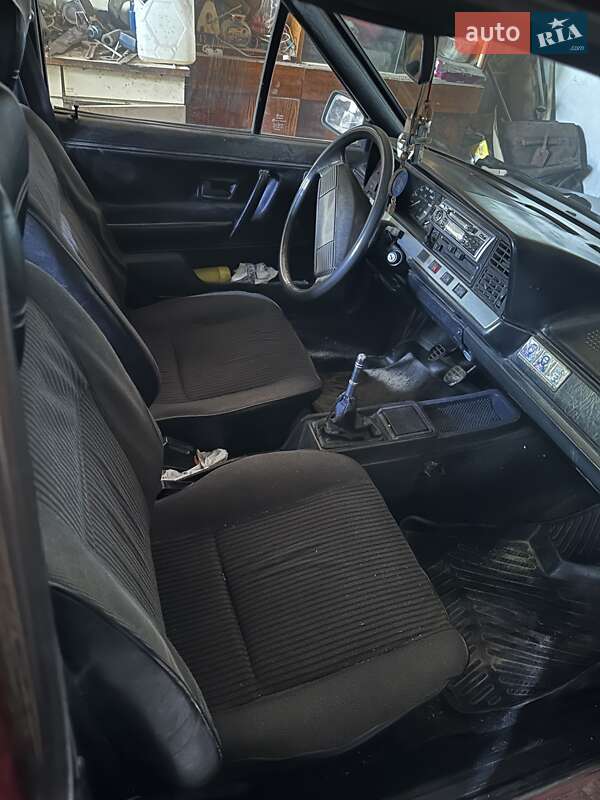 Универсал Volkswagen Passat 1982 в Тарутине