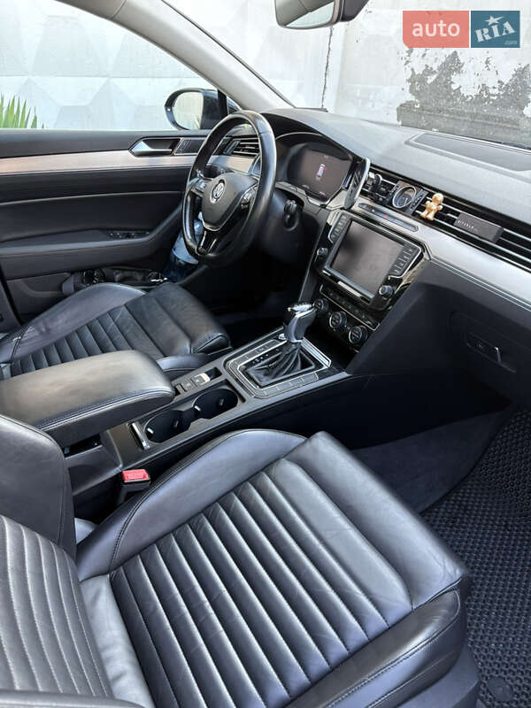 Універсал Volkswagen Passat 2015 в Чернівцях