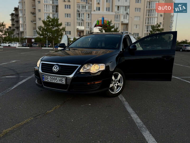 Універсал Volkswagen Passat 2005 в Миколаєві