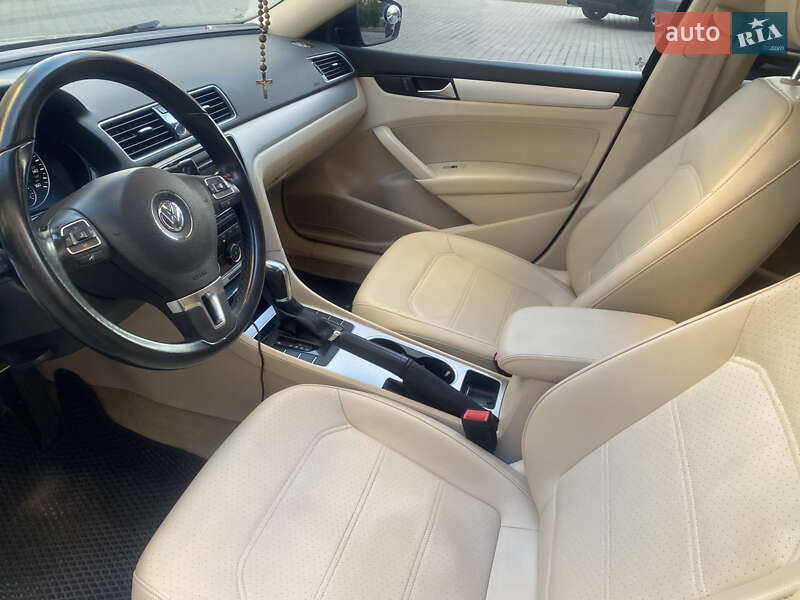 Седан Volkswagen Passat 2013 в Львове