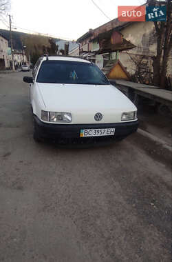 Универсал Volkswagen Passat 1993 в Славском