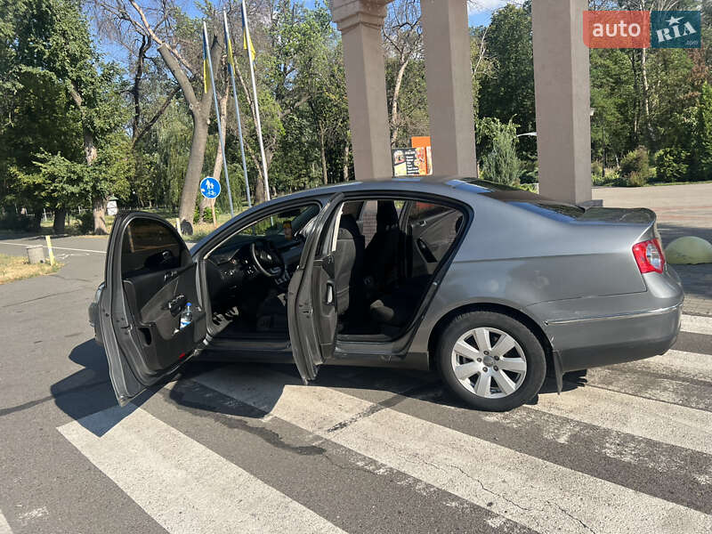 Седан Volkswagen Passat 2006 в Первомайську