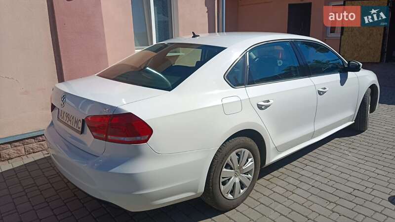 Седан Volkswagen Passat 2013 в Лозовій