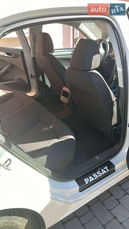Седан Volkswagen Passat 2013 в Лозовій