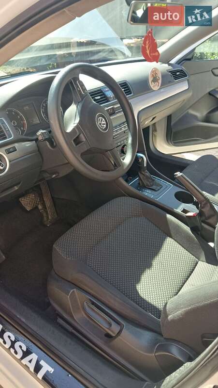 Седан Volkswagen Passat 2013 в Лозовій