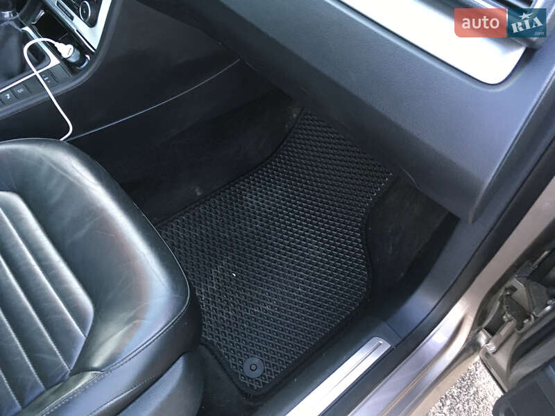 Універсал Volkswagen Passat 2011 в Харкові