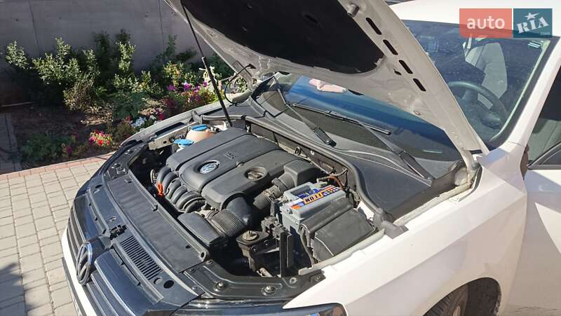 Седан Volkswagen Passat 2013 в Лозовій