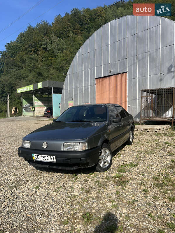 Седан Volkswagen Passat 1988 в Яворове