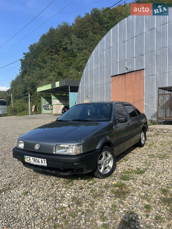 Седан Volkswagen Passat 1988 в Яворове