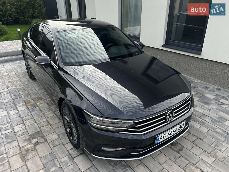 Седан Volkswagen Passat 2019 в Ужгороді