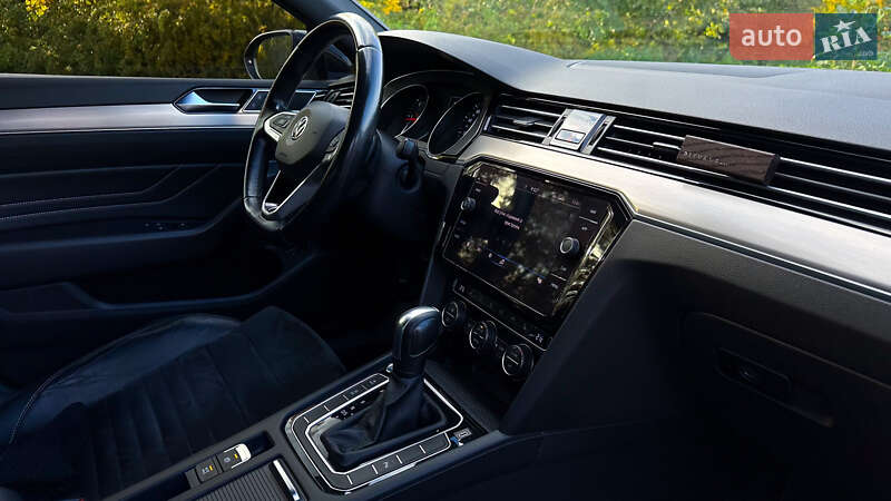 Седан Volkswagen Passat 2019 в Ужгороді