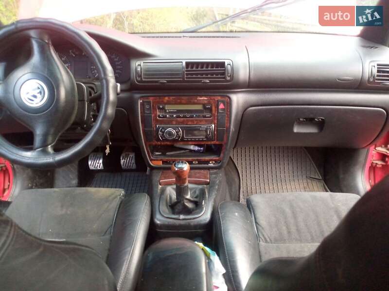 Седан Volkswagen Passat 1998 в Путиле