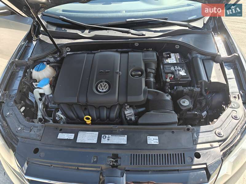 Седан Volkswagen Passat 2013 в Жовтих Водах