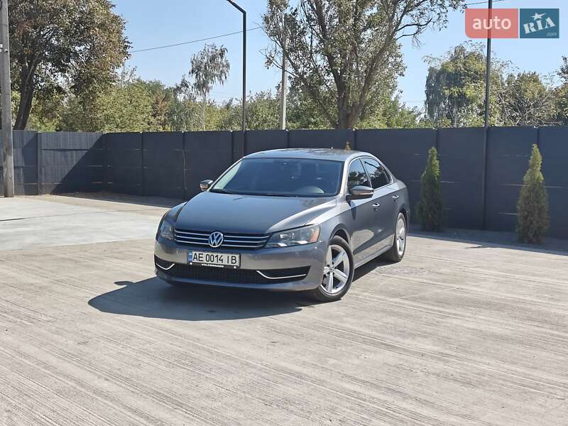 Седан Volkswagen Passat 2013 в Жовтих Водах
