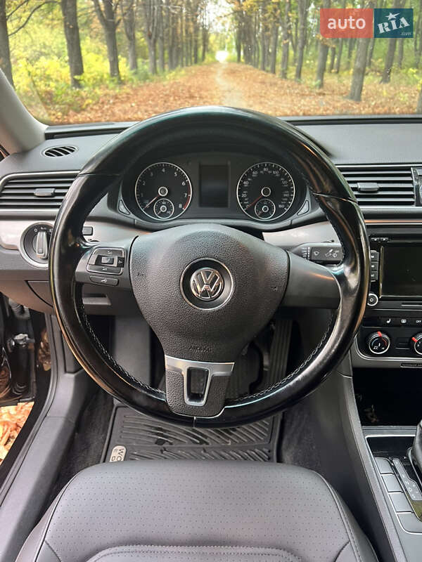Седан Volkswagen Passat 2013 в Лозовій
