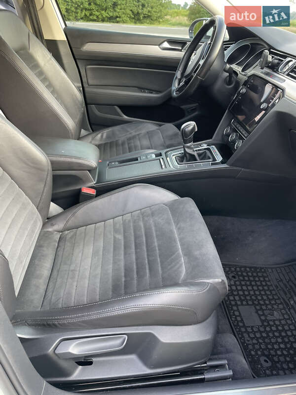 Универсал Volkswagen Passat 2016 в Киеве