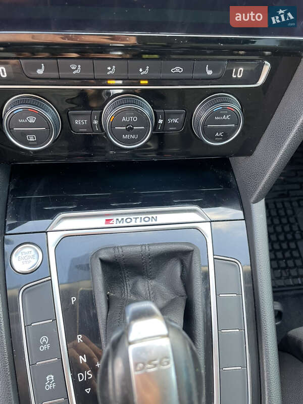 Универсал Volkswagen Passat 2016 в Киеве