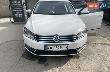 Седан Volkswagen Passat 2011 в Киеве