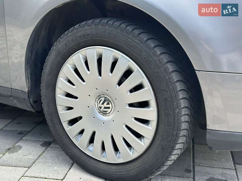 Универсал Volkswagen Passat 2006 в Староконстантинове