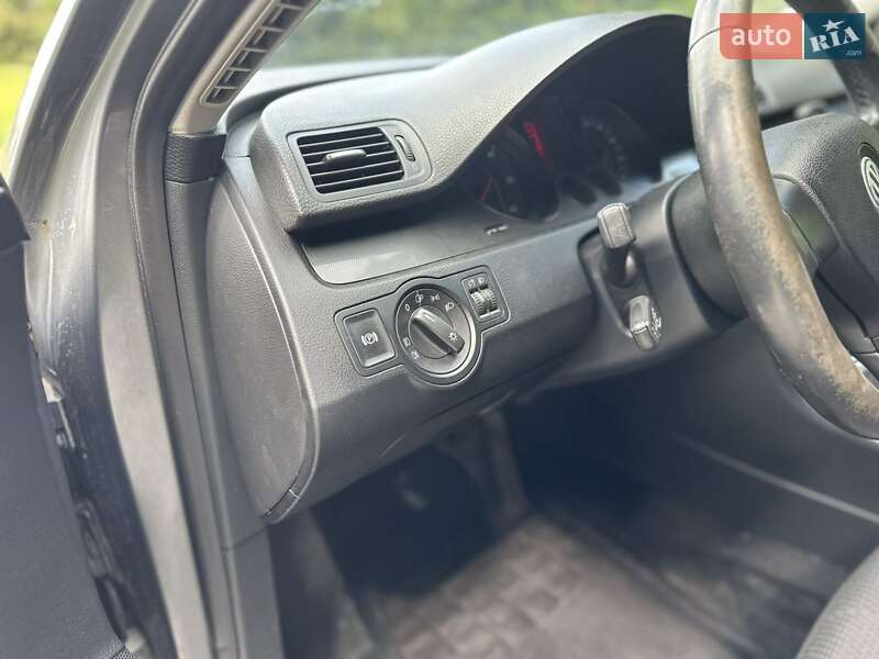 Универсал Volkswagen Passat 2006 в Староконстантинове