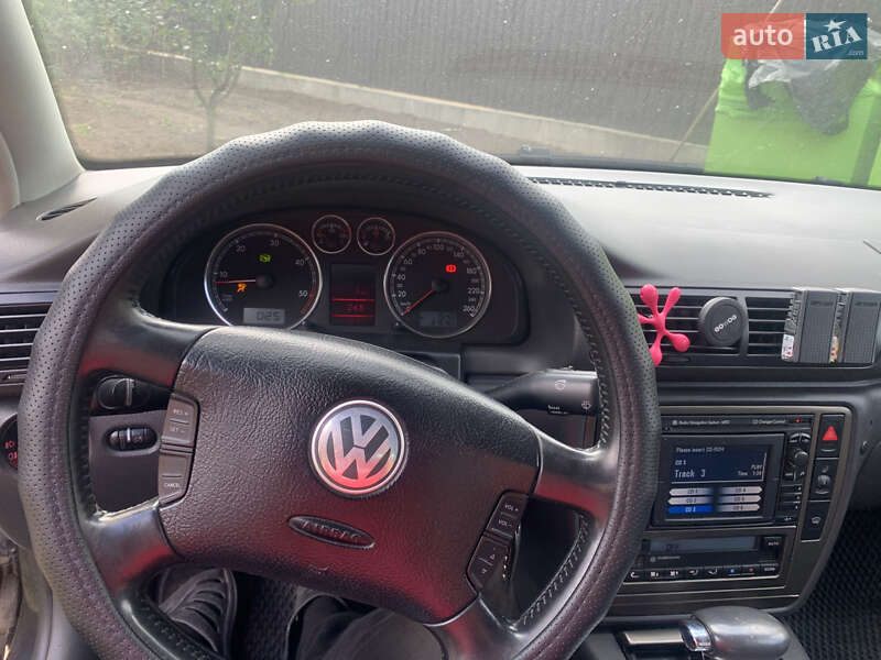 Седан Volkswagen Passat 2004 в Киеве