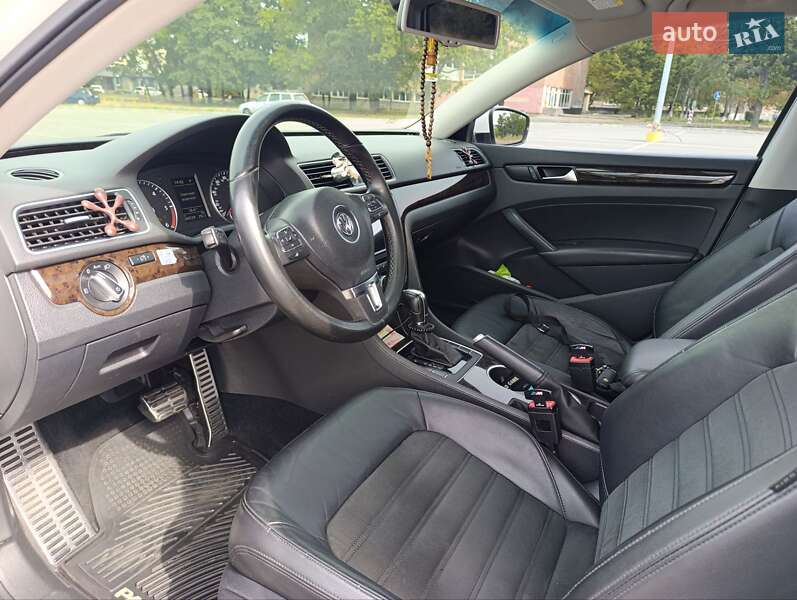 Седан Volkswagen Passat 2014 в Новомиргороде