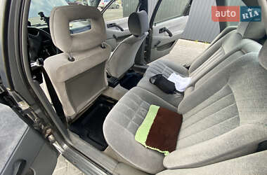 Седан Volkswagen Passat 1992 в 