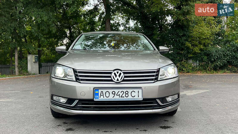 Седан Volkswagen Passat 2013 в Ужгороде