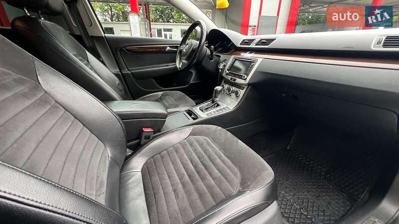 Седан Volkswagen Passat 2013 в Ужгороде