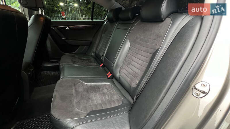 Седан Volkswagen Passat 2013 в Ужгороде