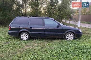 Універсал Volkswagen Passat 1996 в Чернівцях