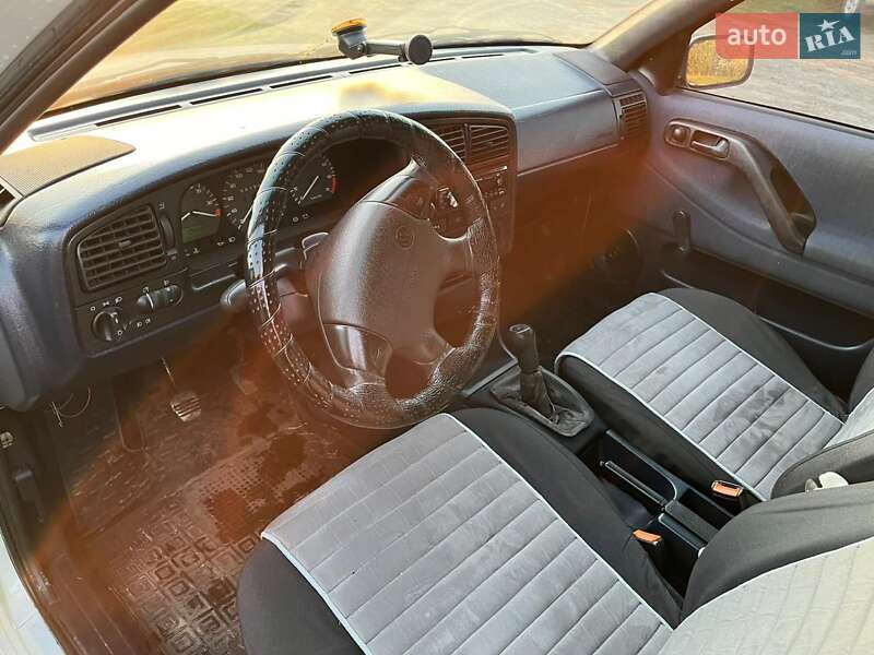 Седан Volkswagen Passat 1995 в Глухове фото 11 Седан Volkswagen Passat 1995 в Глухове