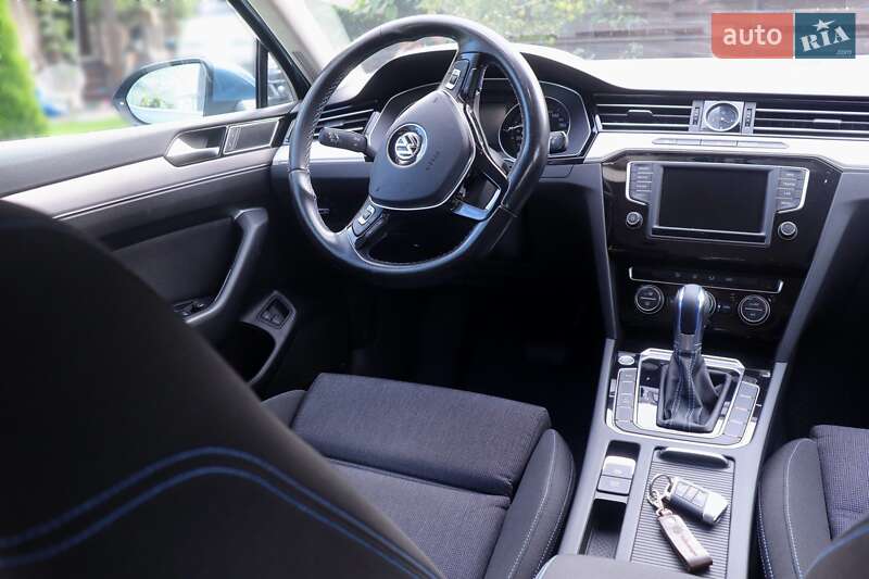 Седан Volkswagen Passat 2016 в Киеве