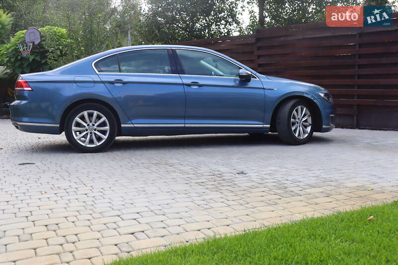 Седан Volkswagen Passat 2016 в Киеве