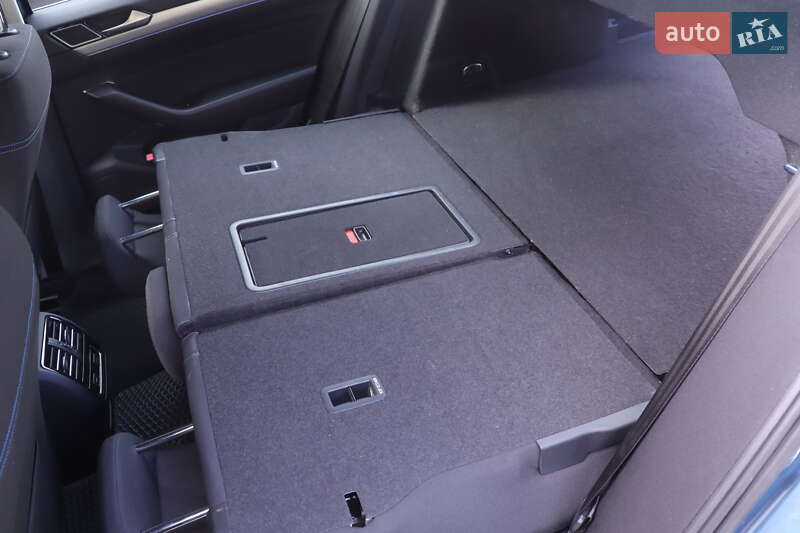 Седан Volkswagen Passat 2016 в Киеве