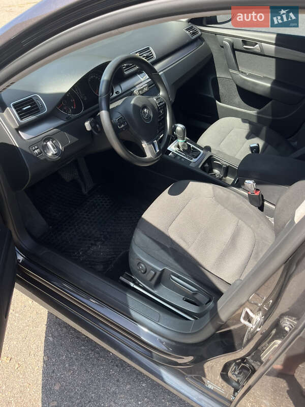 Седан Volkswagen Passat 2011 в Лозовой