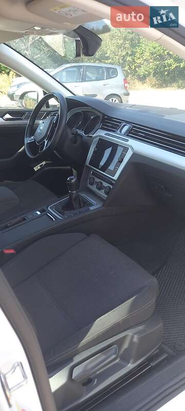 Универсал Volkswagen Passat 2017 в Запорожье фото 12 Универсал Volkswagen Passat 2017 в Запорожье