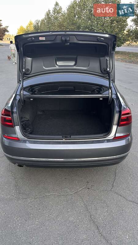 Седан Volkswagen Passat 2017 в Днепре