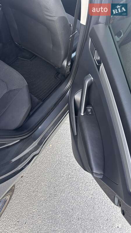 Седан Volkswagen Passat 2017 в Днепре