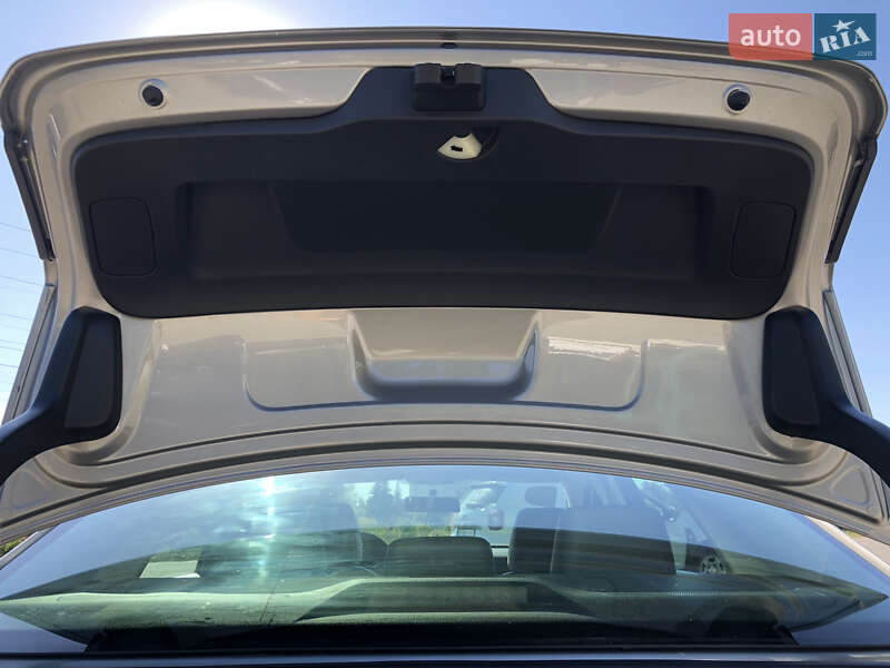 Седан Volkswagen Passat 2013 в Полтаві