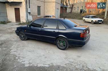 Седан Volkswagen Passat 1994 в Монастыриске