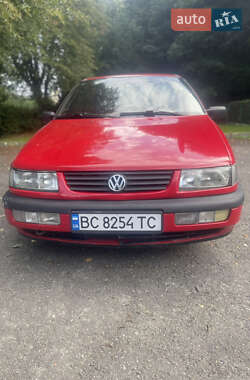 Седан Volkswagen Passat 1995 в 