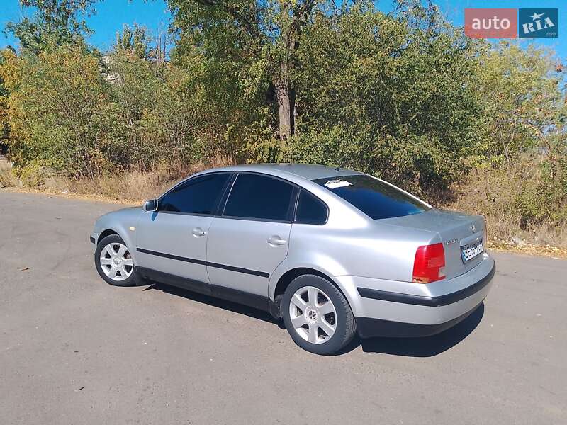 Седан Volkswagen Passat 1999 в Первомайске