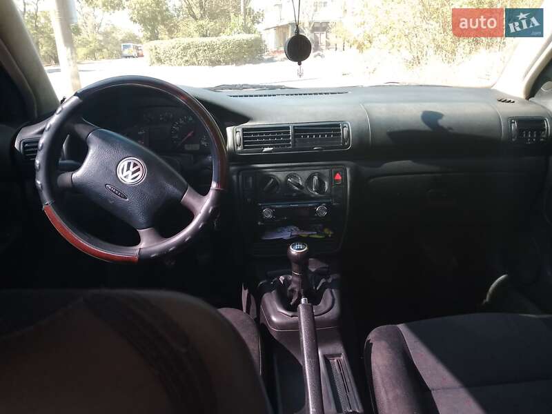 Седан Volkswagen Passat 1999 в Первомайске