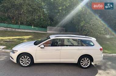 Универсал Volkswagen Passat 2016 в Киеве