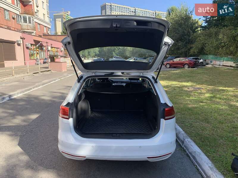 Універсал Volkswagen Passat 2016 в Києві