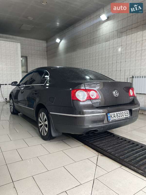 Седан Volkswagen Passat 2010 в Киеве