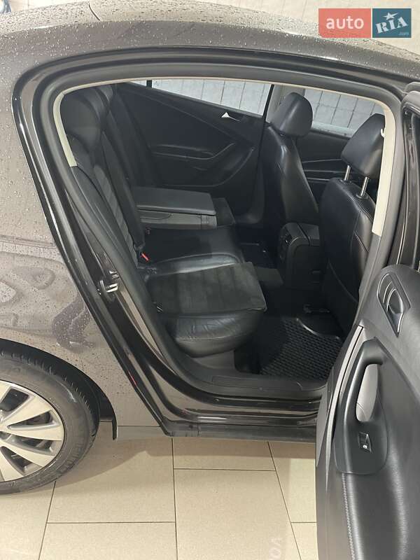 Седан Volkswagen Passat 2010 в Киеве