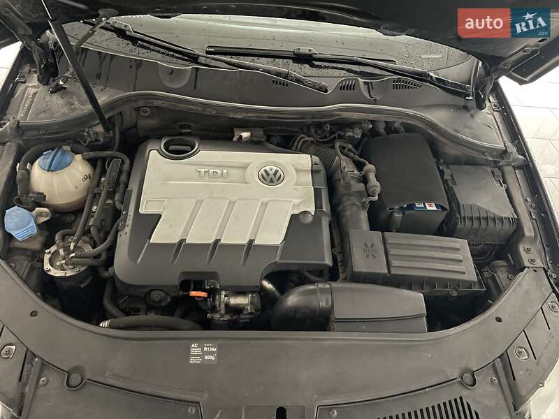 Седан Volkswagen Passat 2010 в Киеве